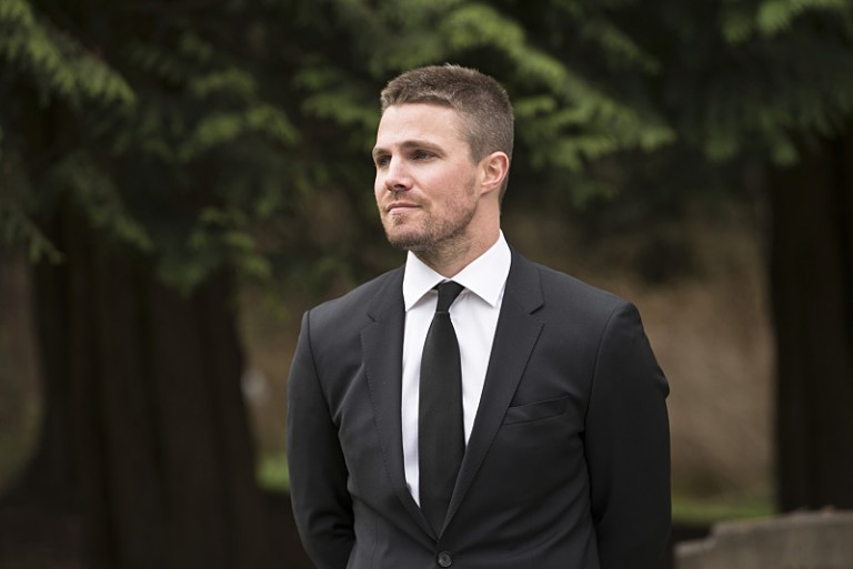 Arrow -- "Canary Cry" -- Image AR419b_0154b.jpg -- Pictured: Stephen Amell as Oliver Queen -- Photo: Diyah Pera/The CW -- é 2016 The CW Network, LLC. All Rights Reserved.