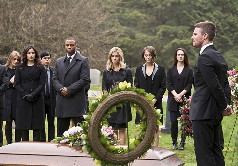 Arrow 4x19 Oliver enterrement team